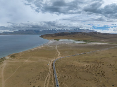 西藏阿里地区纳木那尼峰河道高空航拍