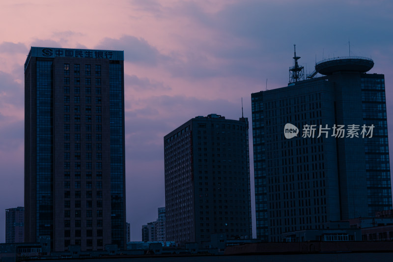 夕阳下的建筑