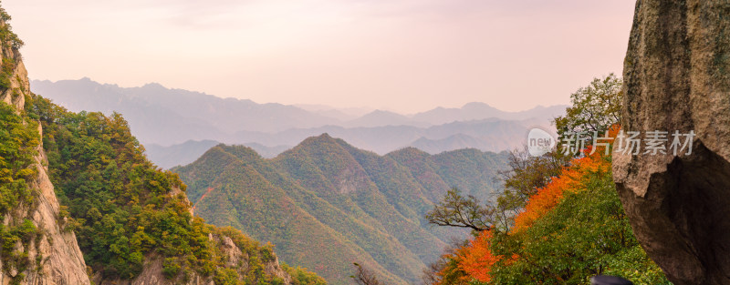 河南省洛阳白云山九龙潭秋天风景