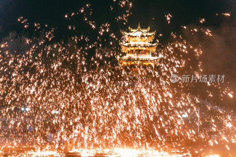 黄山市齐云山旅游景区古建筑前打铁花夜景