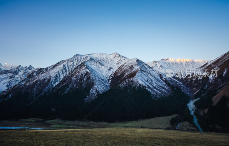 雪山日出日照金山自然风景