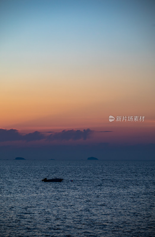 山东烟台东山栈桥海上日出海天相接一色景观