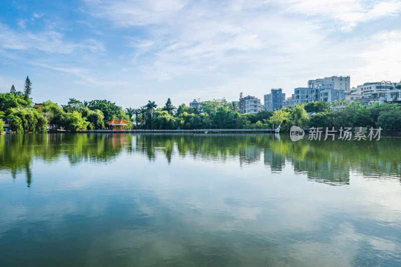 湛江市雷州市西湖公园 湖泊栈道 湖心岛