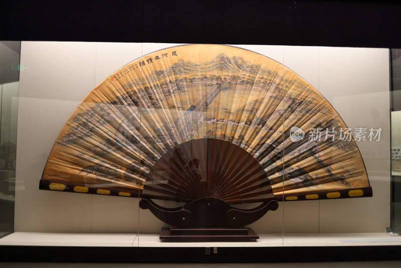 中国扇博物馆巨大的运河风情图扇