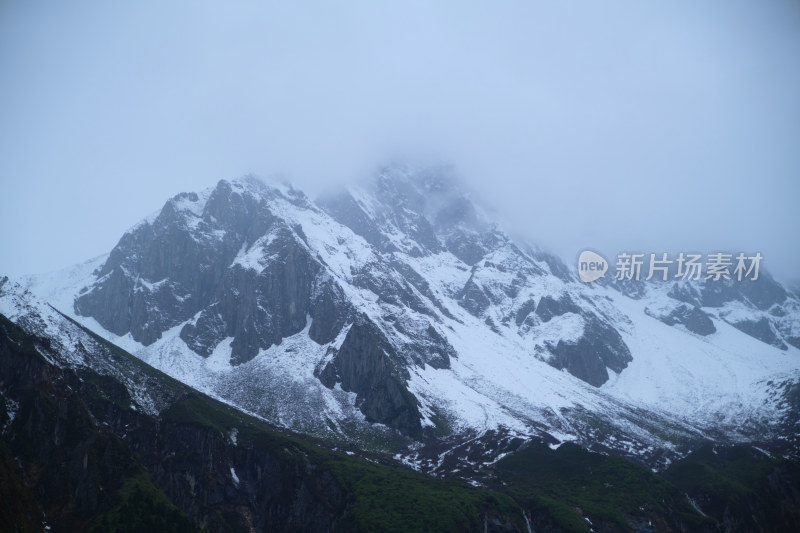 西藏海螺沟雪山