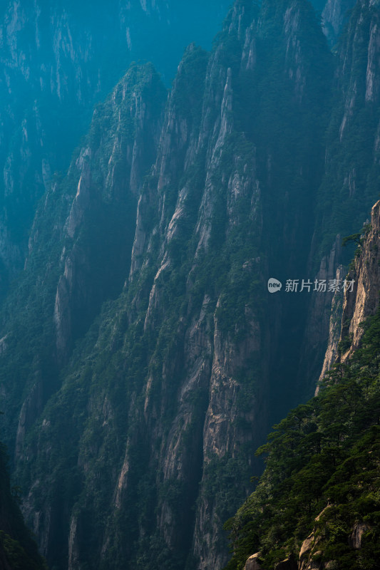 形态各异的山峰