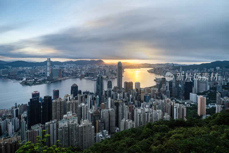 香港维多利亚港CBD中环日出繁华都市