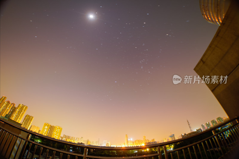 繁星下的都市夜景