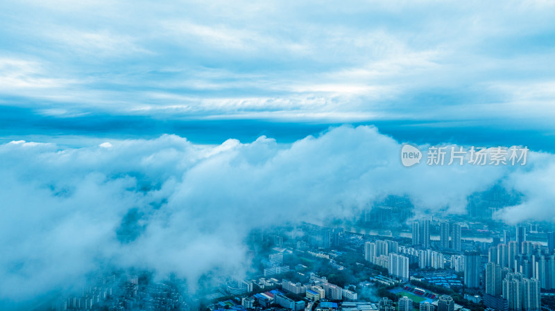 湖北武汉硚口区阴云天气城市航拍