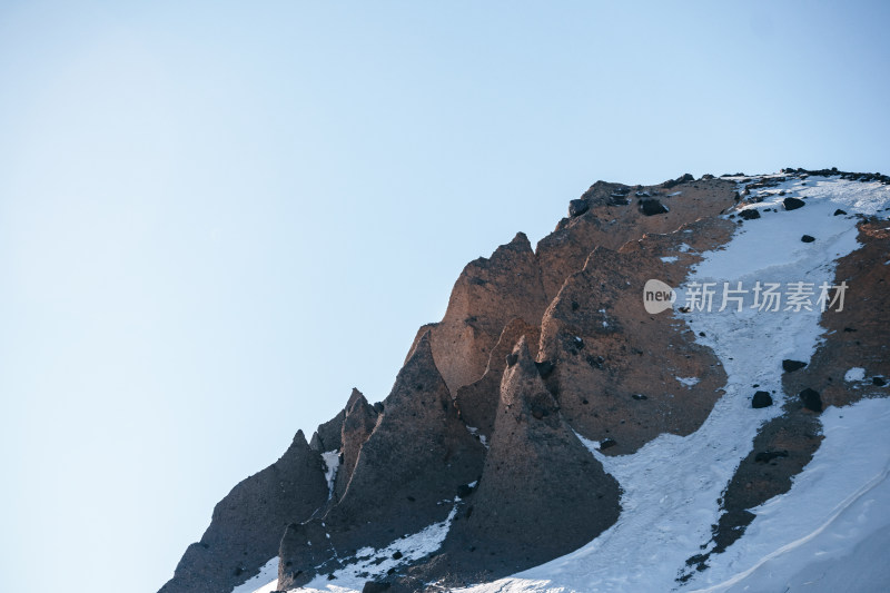 冬季长白山积雪山峰