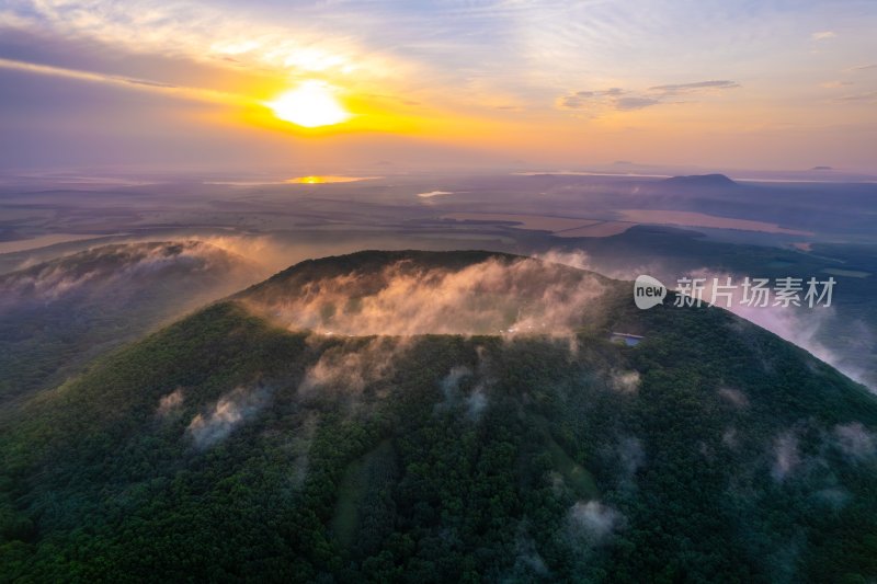 航拍山林日出云海景观