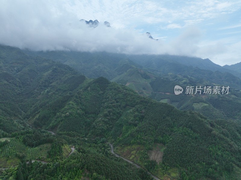 远景航拍云海高山蓝天白云自然美景圣堂山