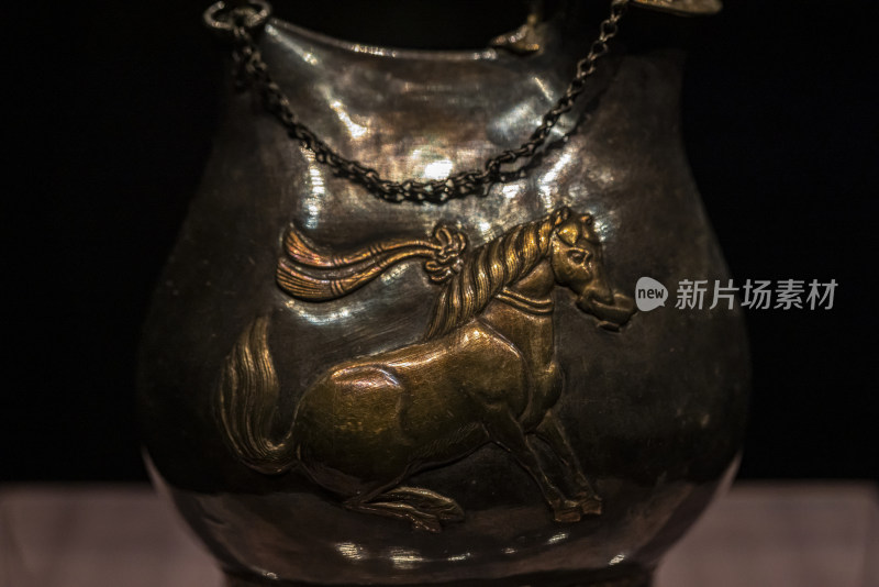 陕西历史博物馆 唐代鎏金舞马衔杯纹银壶