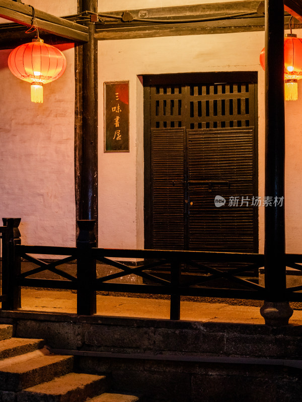 绍兴市鲁迅三味书屋大门夜景