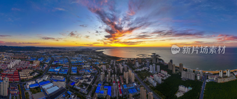 航拍威海高区西海岸晚霞火烧云180度全景