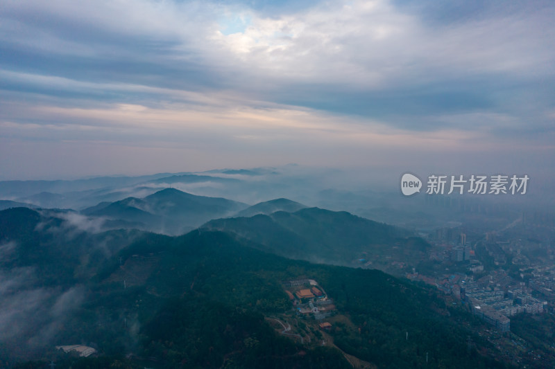 清晨山川云雾缭绕日出航拍摄影图