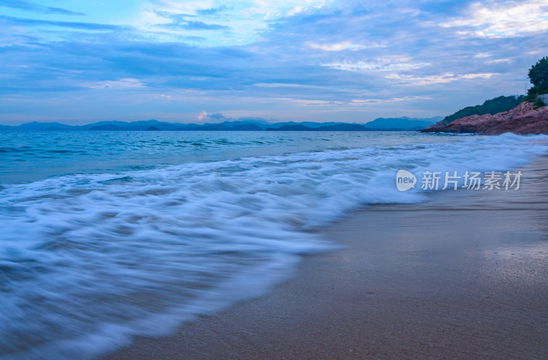 深圳盐田背仔角滨海公园海浪沙滩自然风光