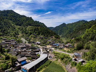 航拍湖南湘西大山中的村寨农业种植