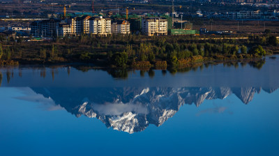 丽江玉龙雪山日照金山