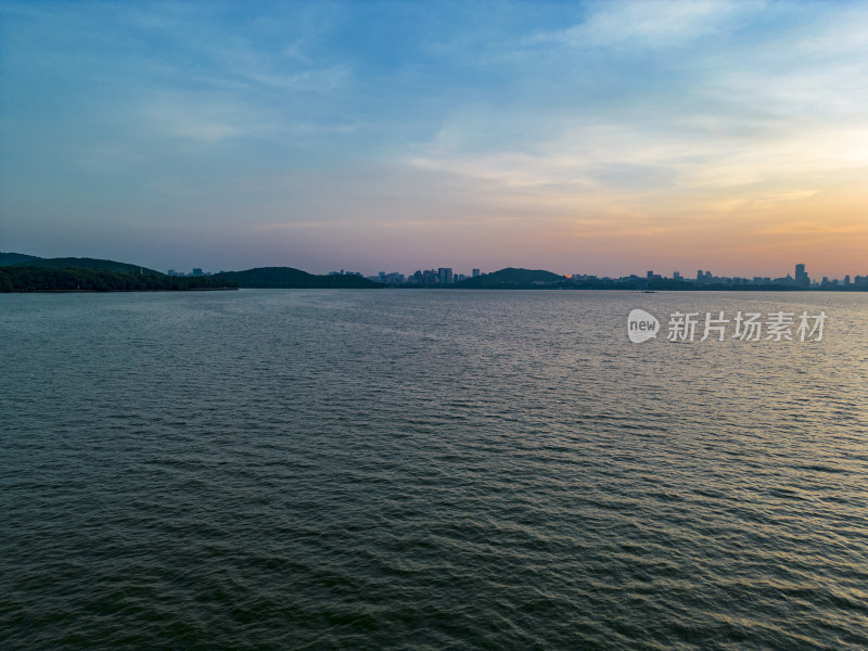 湖面日落晚霞夕阳湖北武汉