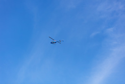 天空中的观光直升飞机