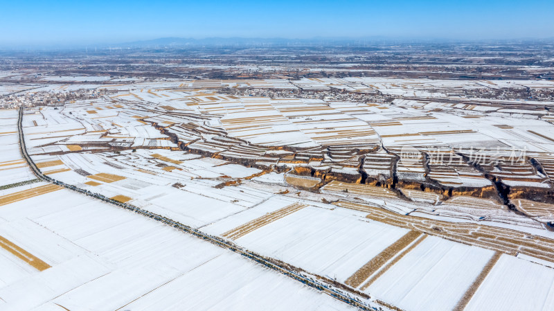 梯田航拍全景自然风景冬天下雪地形地理