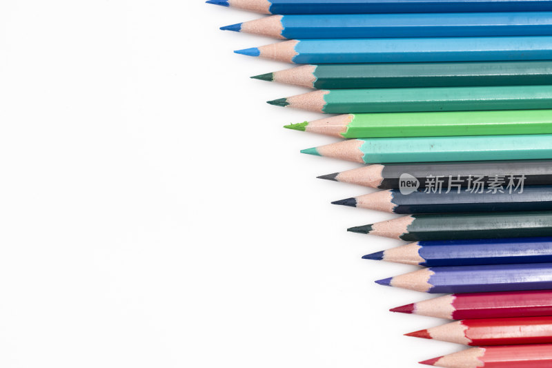 彩色铅笔的排列 白色背景彩铅素材