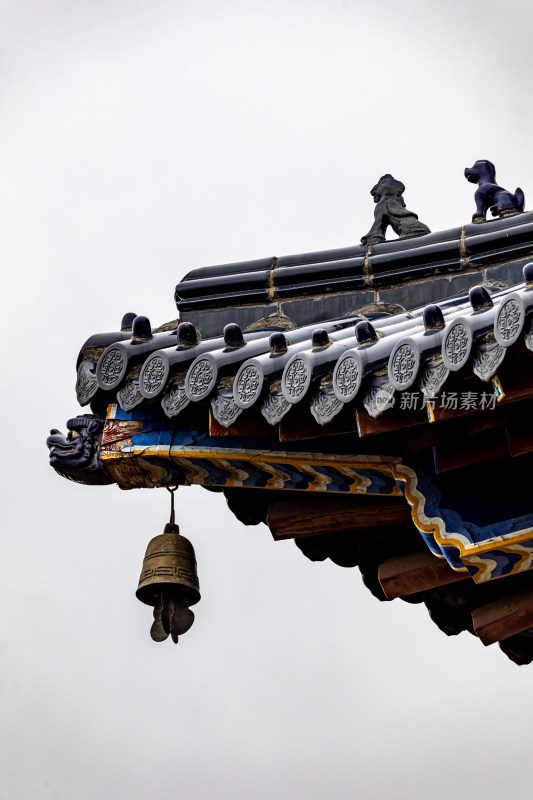 中式古建筑屋檐铃铛特写