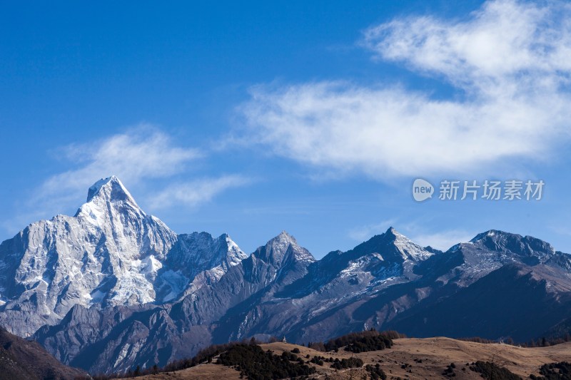 在巴郎山远眺四姑娘山