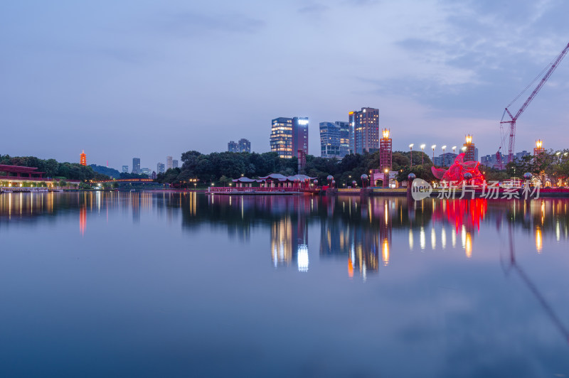 佛山千灯湖公园城市摩天大楼建筑夜景灯光