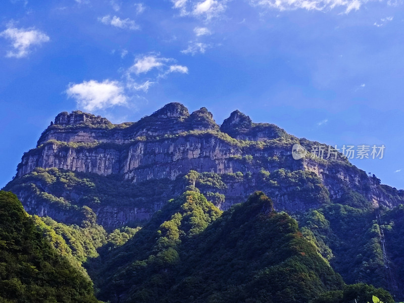 陕西汉中龙山山峰景色爬山户外风景