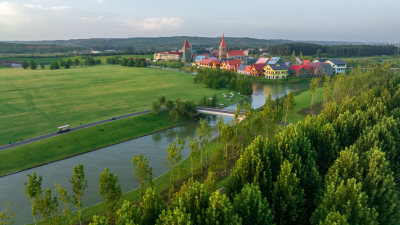 夏日户外旅行自然风景航拍童话城堡