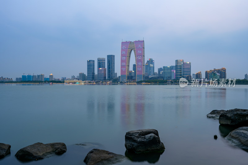 苏州城市天际线湖景风光