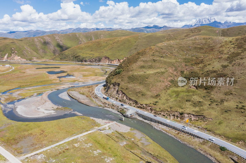 318川藏线川西甘孜高海拔草原雪山自然风光