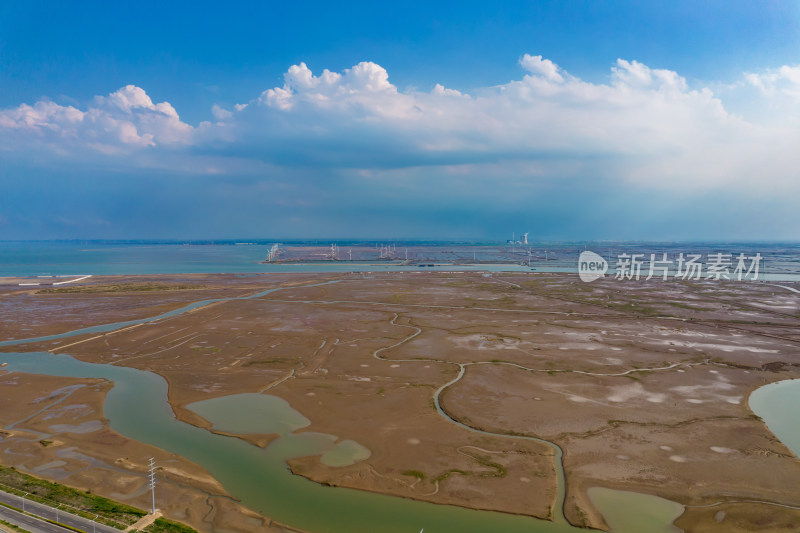 大海海浪沙滩退潮风景航拍摄影图