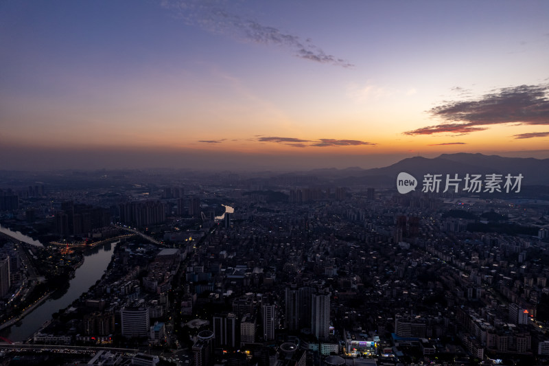 广东江门城市夜幕降临晚霞航拍摄影图