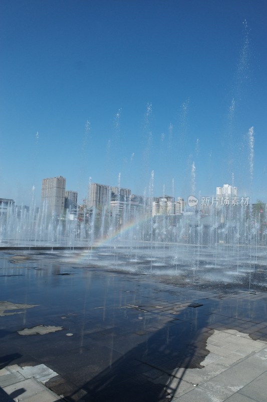 城市喷泉与彩虹景观