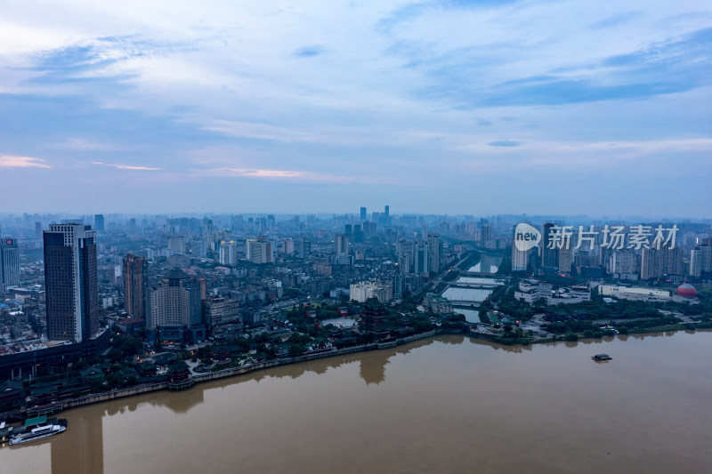 江西南昌赣江岸边城市建设风光