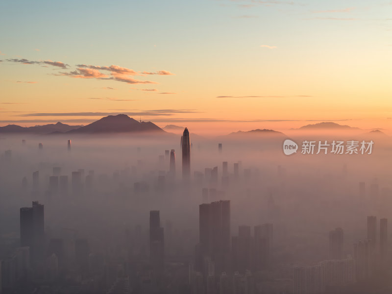 深圳福田CBD大湾区城市天际线上的薄雾