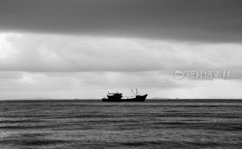 汕头南澳岛海洋暴风雨天气与海上渔船