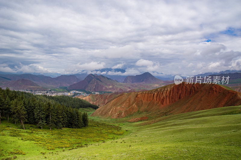 青海省卓尔山山顶风景