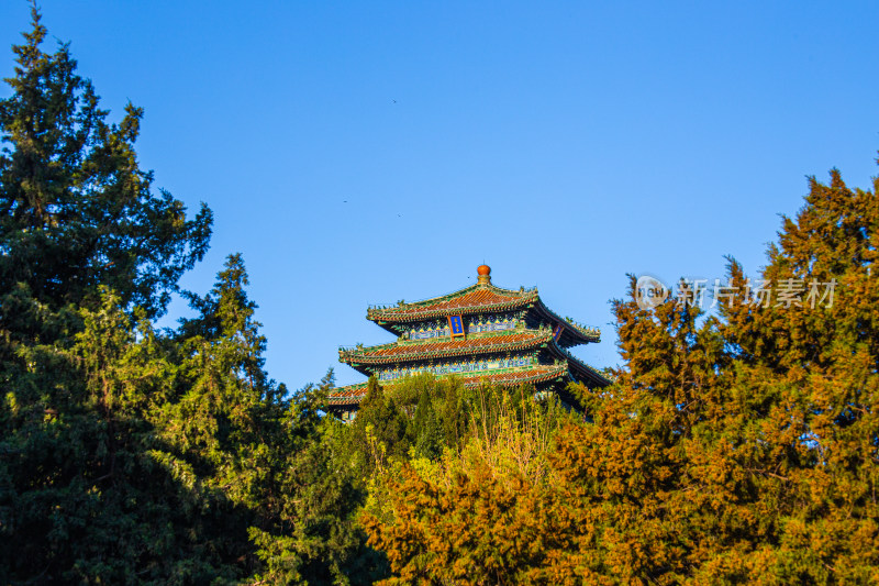 北京东城区景山公园山顶的万春亭