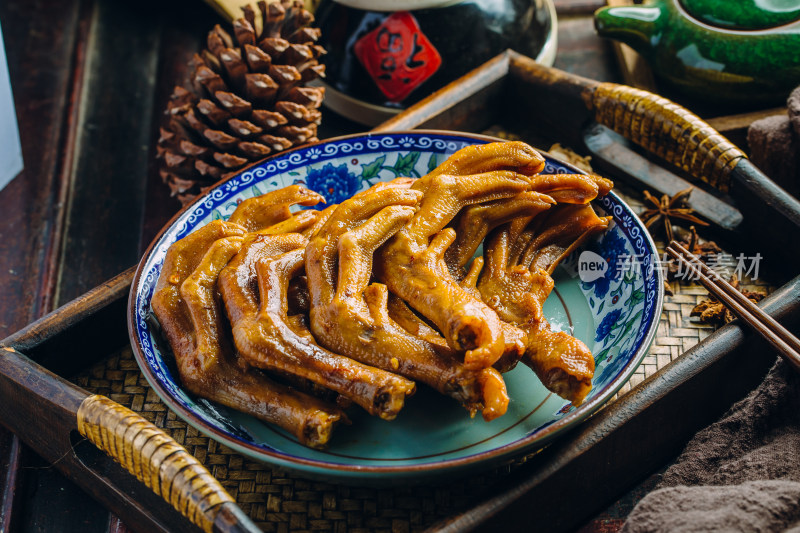 卤鸭爪美食