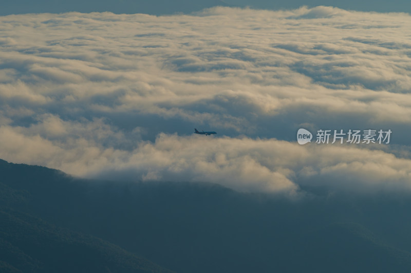 山之间的云海