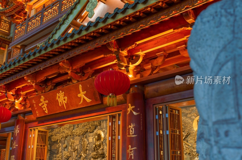 广州大佛寺中式传统建筑大殿佛像雕塑夜景