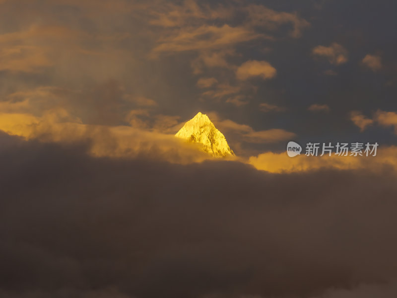 西藏林芝索松村南迦巴瓦峰雪山航拍