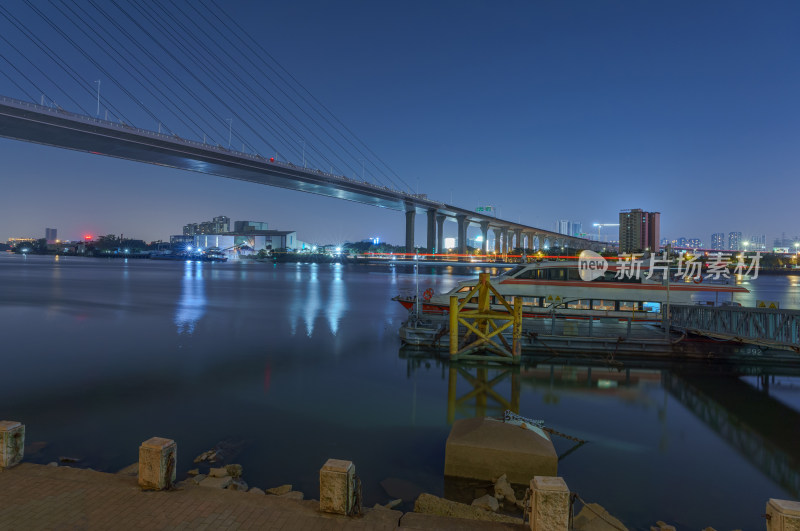 广州番禺东沙桥与珠江城市夜景灯光