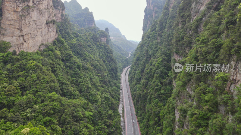 航拍湖南张家界百丈峡唯美公路