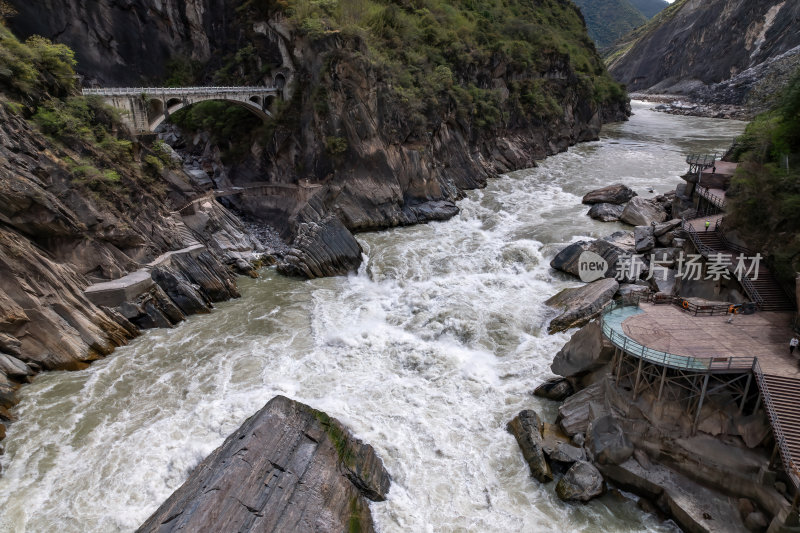 云南香格里拉藏族虎跳峡大桥航拍