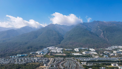 苍山脚下大理大学航拍全景